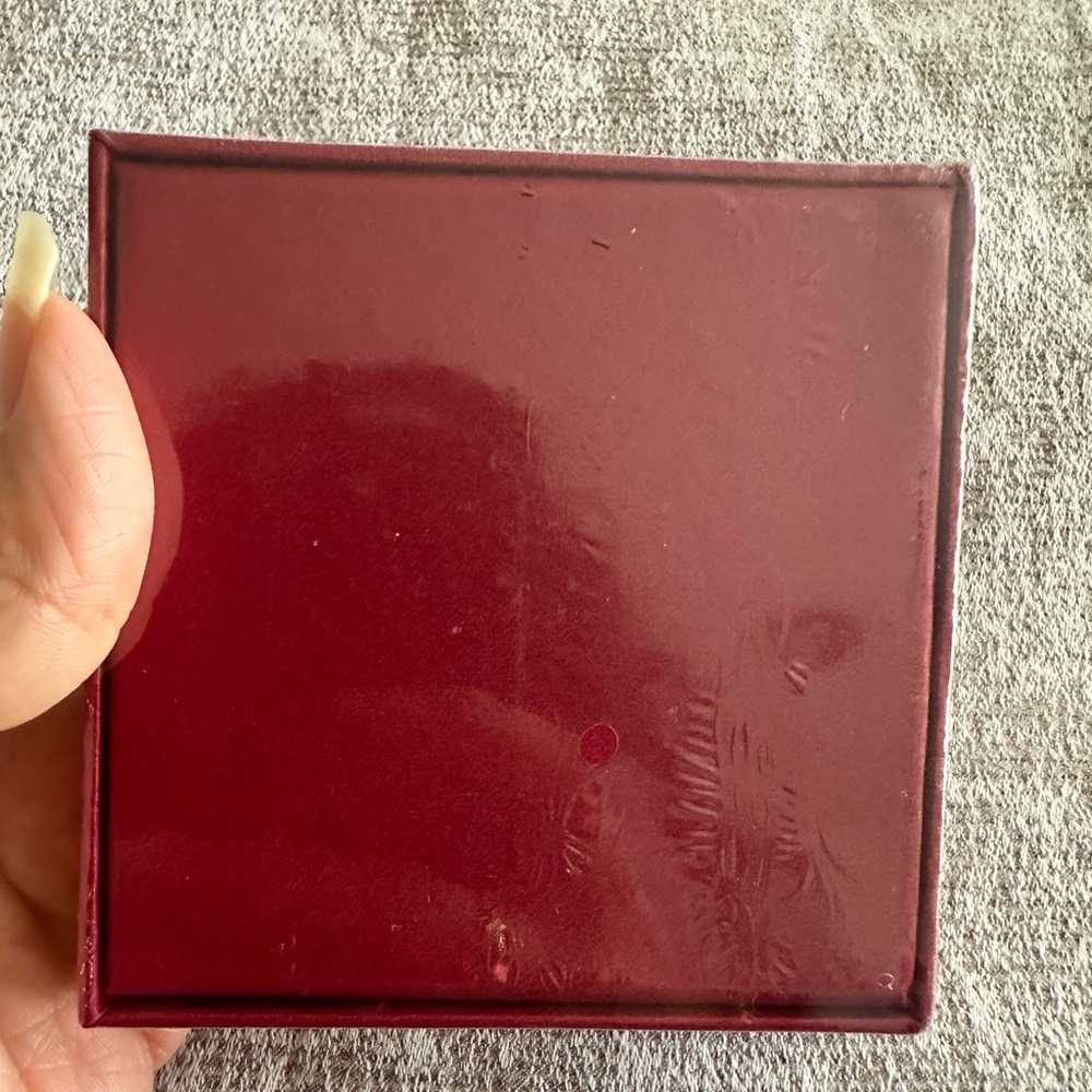 Gucci Gold Embossed Compact Mirror - Picture 6 of 6